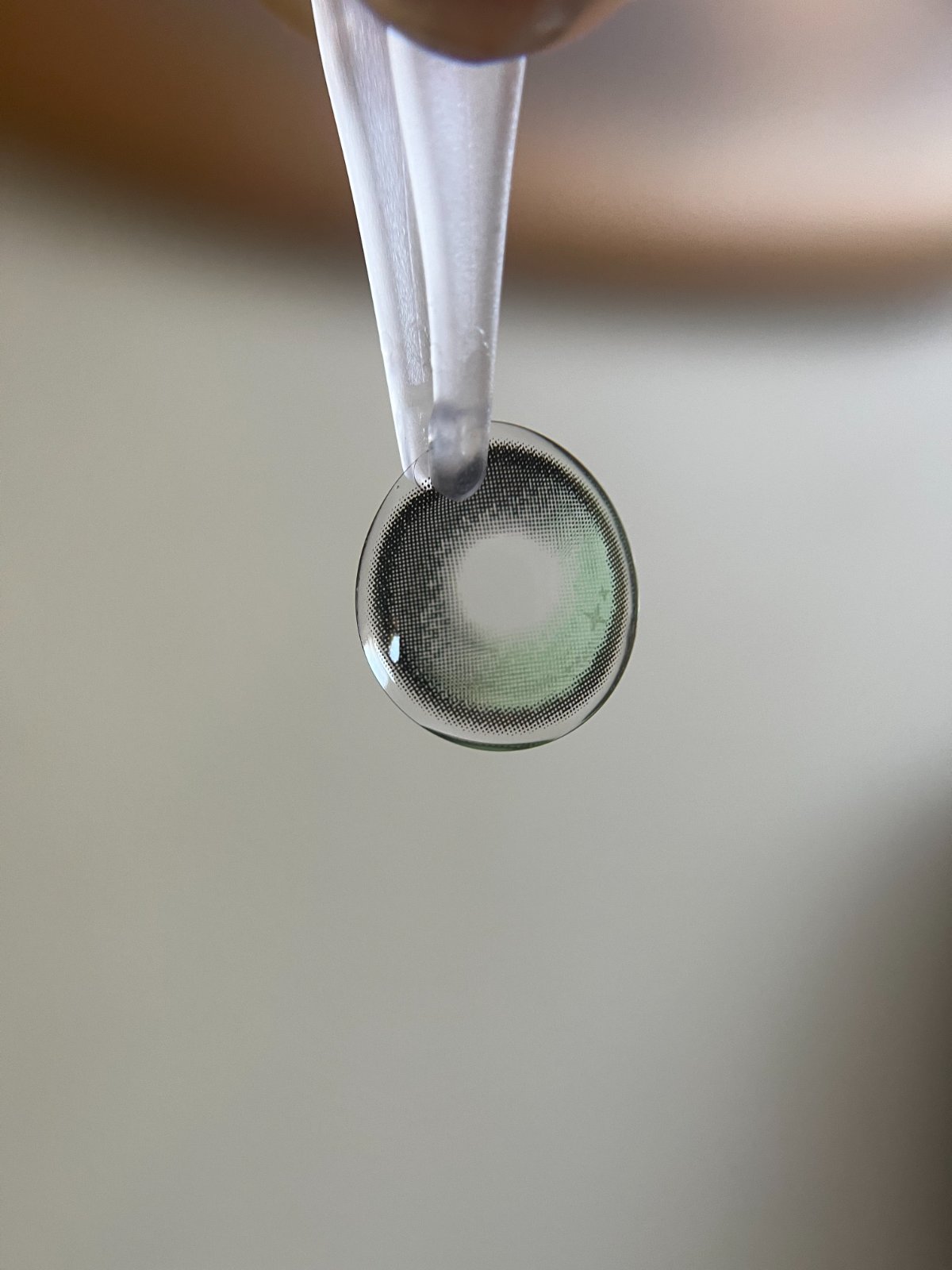 Emerald Veil — lente verde, colección Luminosa